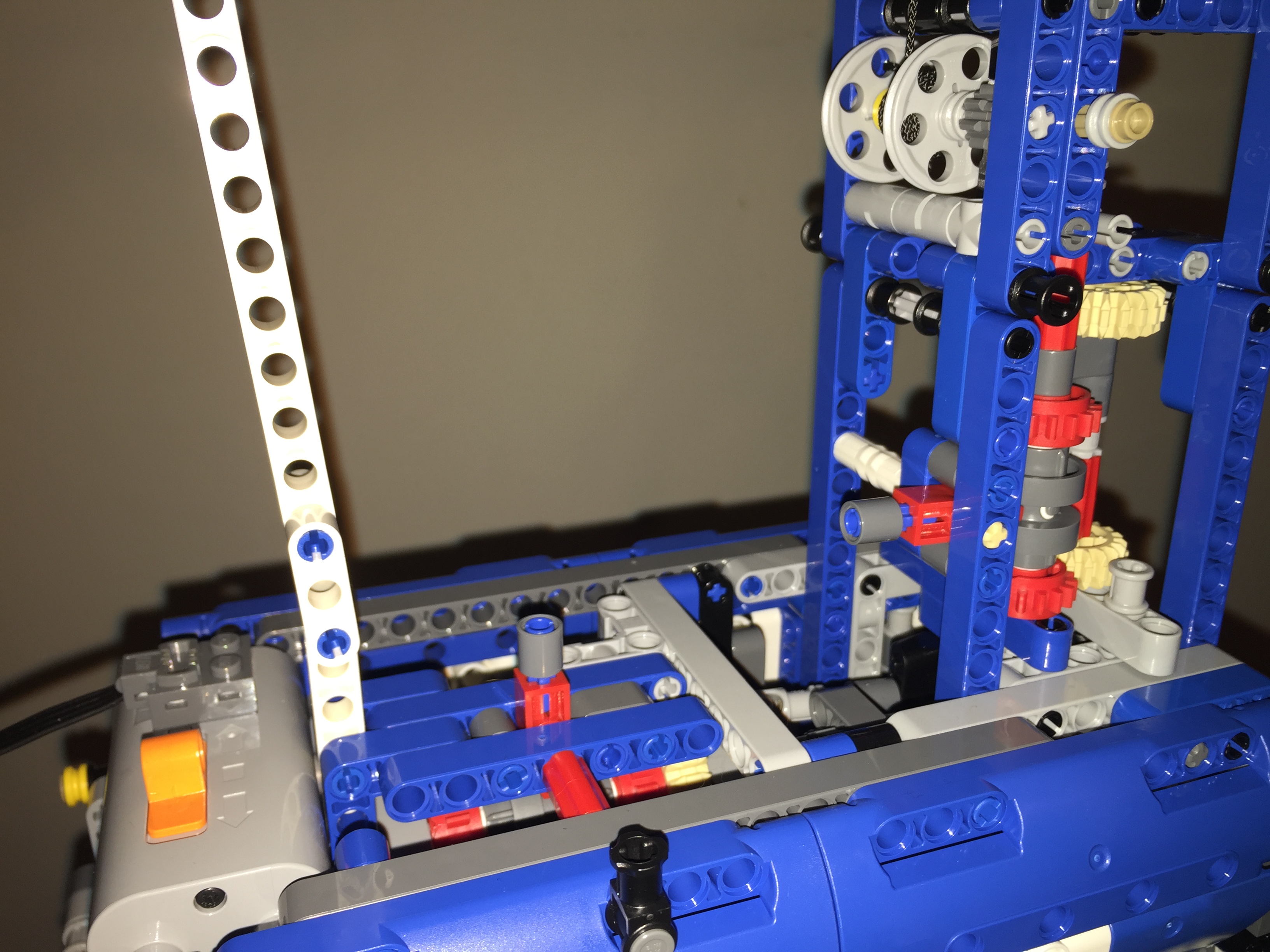 Lego Technic 42042 Crawler Crane (B) – Build